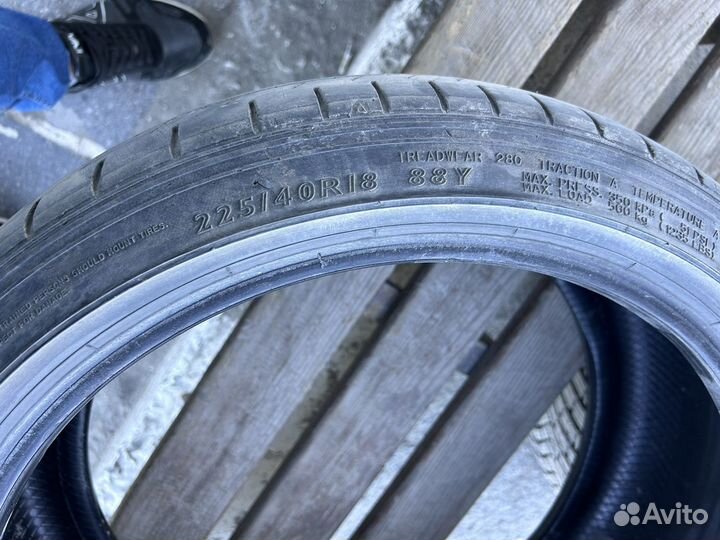 Dunlop SP Sport Maxx 050 225/40 R18 и 255/35 R18