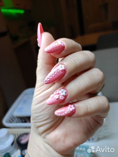 Модель на маникюр