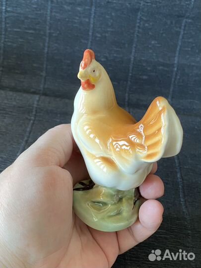 Курица фарфоровая статуэтка