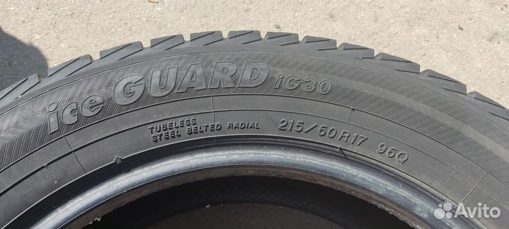 Yokohama Ice Guard IG30 215/60 R17 96