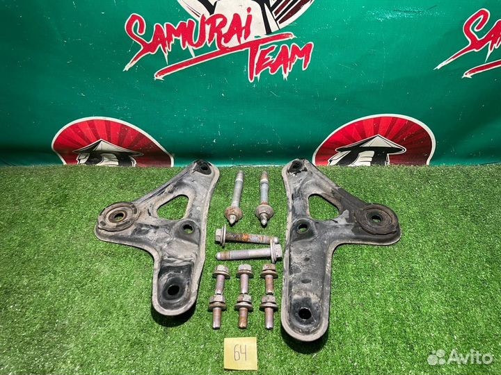 Комплект крепления балки передний Toyota Avensis