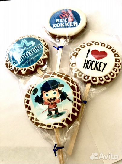 Пряники и леденцы на палочке с изображением