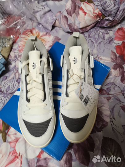 Adidas forum mod low (US 9.5)
