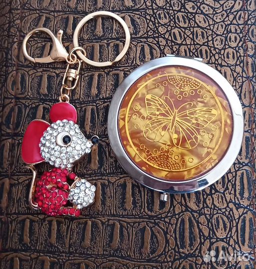 Зеркало косметическое,брелок для ключей