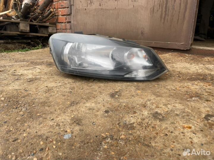 Фара поло седан