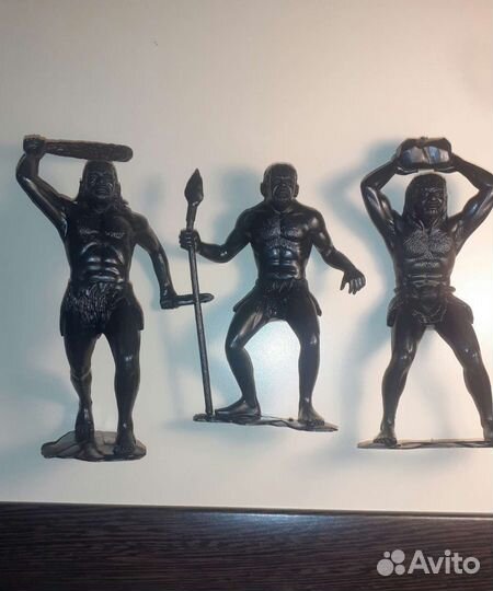 Набор фигурок древних людей