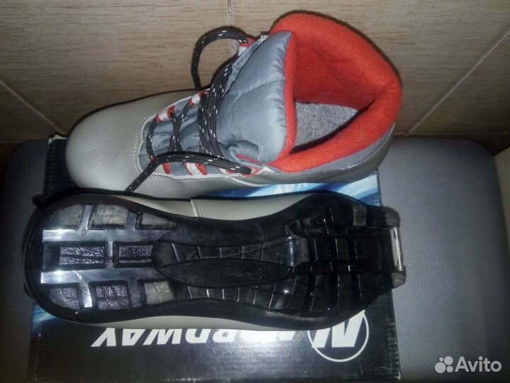 Лыжные ботинки