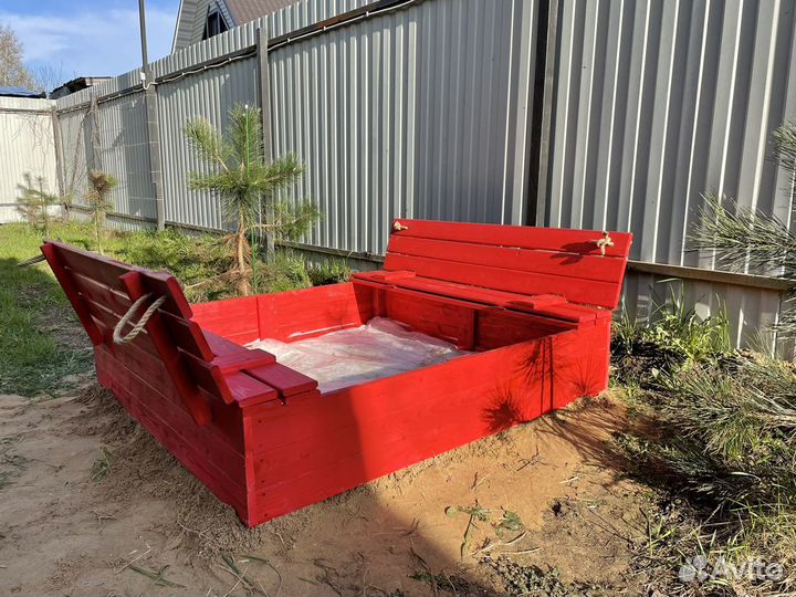 Песочница с крышкой и лавочкой