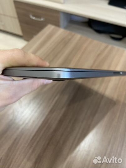 Apple MacBook Pro 13 2017 touch bar