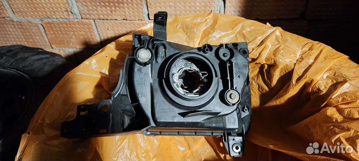 Фара на mazda мпв