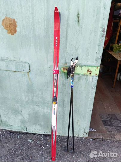 Лыжи, палки и ботинки