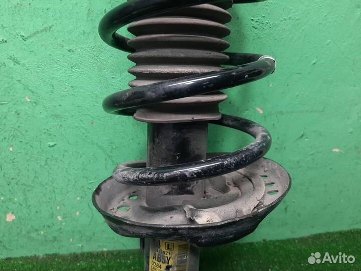 Стойка амортизатора передняя левая Opel Zafira C