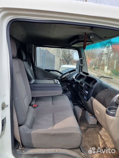 Nissan Cabstar, 2011