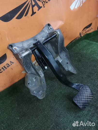 Педаль тормоза Volkswagen Touareg