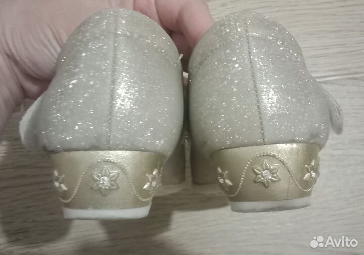 Золотые туфельки для девочки