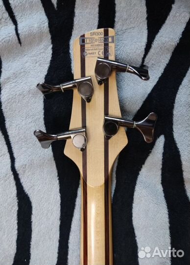 Бас гитара Ibanez SR300