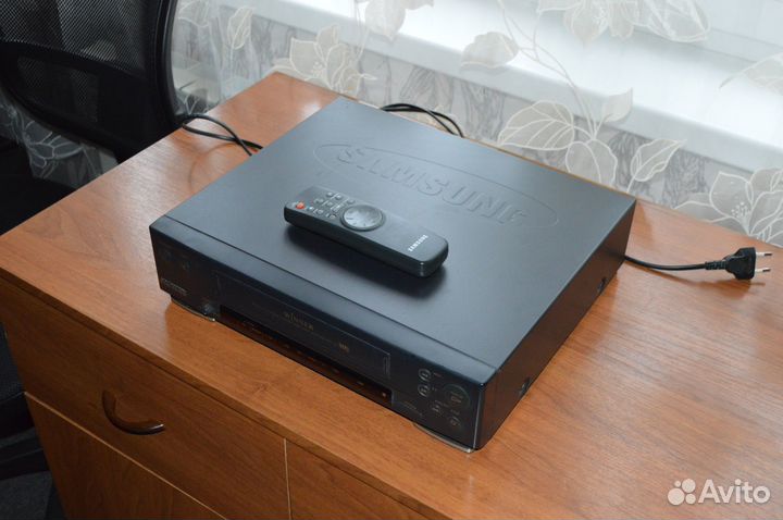 Видеоплеер (видеомагнитофон) Samsung SVR-11Q