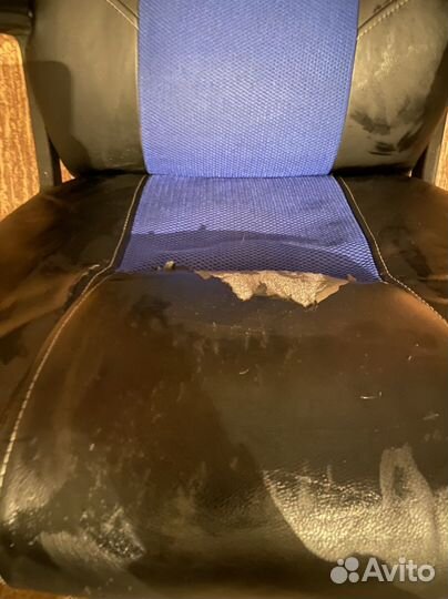 2 компьютерных игровых кресла (на запчасти)