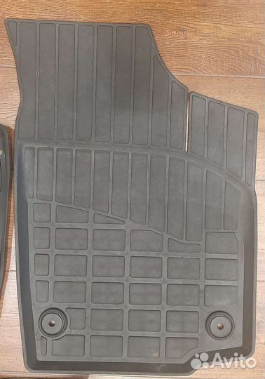 Коврики резиновый Polo liftback б/у