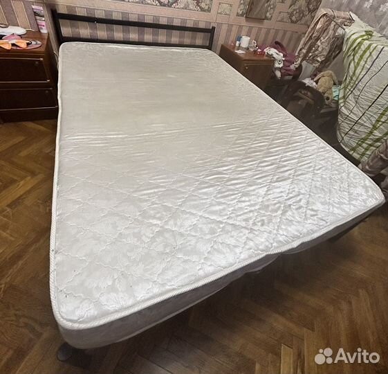 Кровать с матрасом 140 200