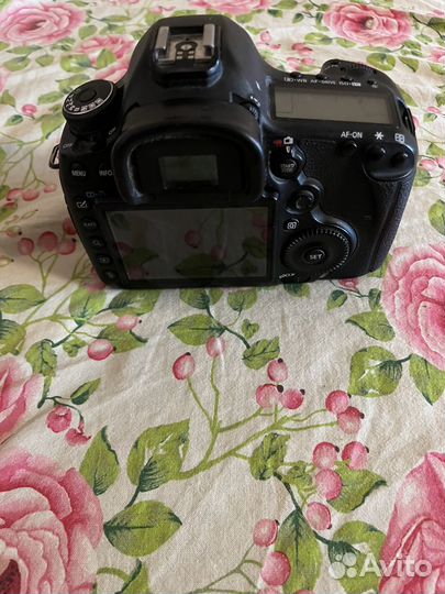 Зеркальный фотоаппарат canon eos 5D mark iii