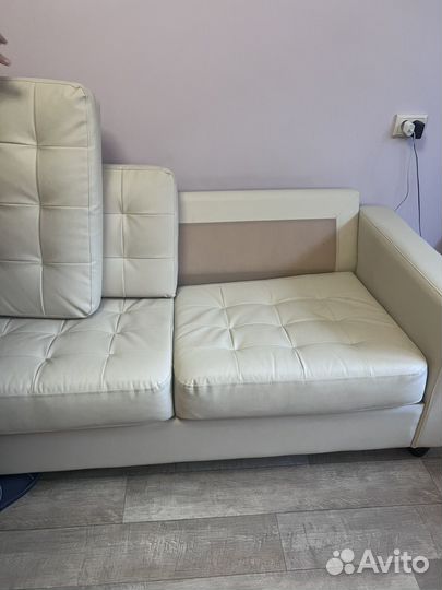 Кожаный диван