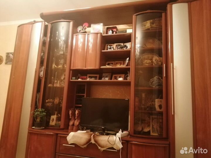 Стенка дубовая новая в гостиную