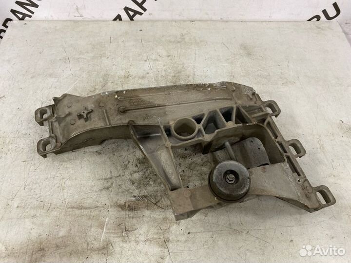 Кронштейн АКПП Land Rover Velar L560 2.0 turbo