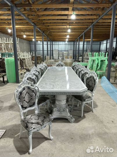 Стол обеденный из масива