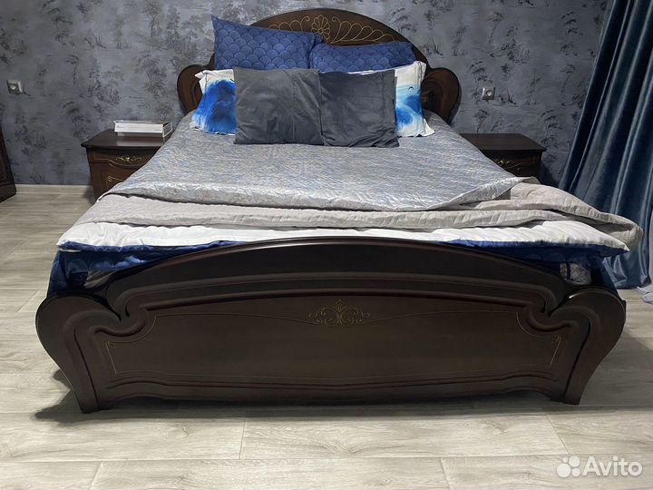 Продам спальный гарнитур