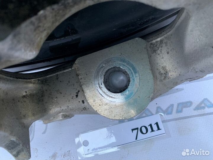 Кулак поворотный левый