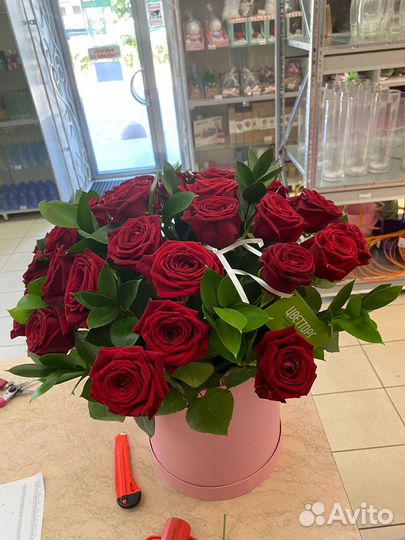 Коробка шляпная с розами - подарок