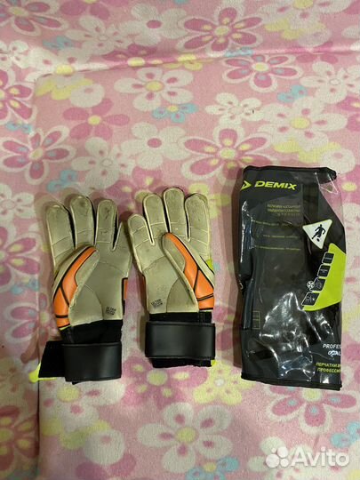 Вратарские перчатки