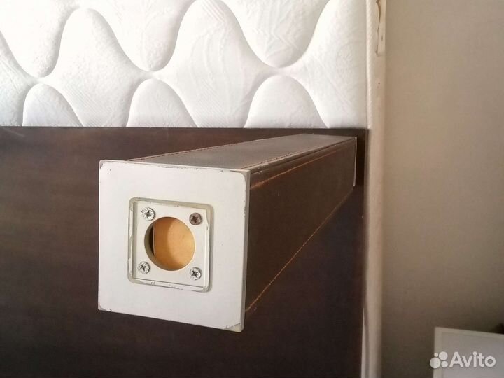 Стол 140х140. Кожа и дерево