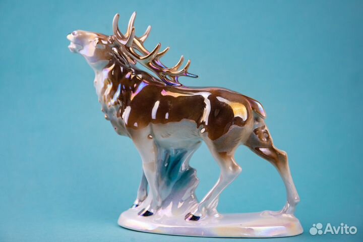 Фарфоровая статуэтка 