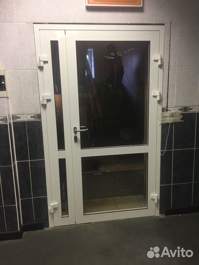 Входная алюминиевая дверь