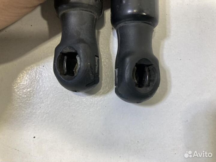 Амортизатор крышки багажника Audi Q3 8UB