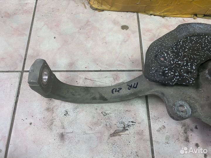 Передний правый кулак Mercedes W213