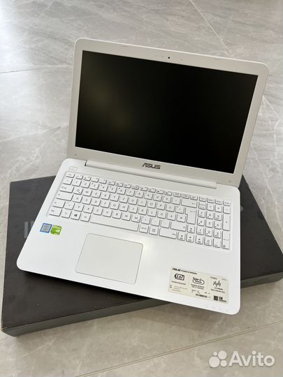 Ноутбук Asus i5-7200u 940mx 8Gb RAM DDR4