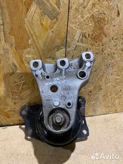 Подушка двигателя Volkswagen Polo cедан cfna 2012