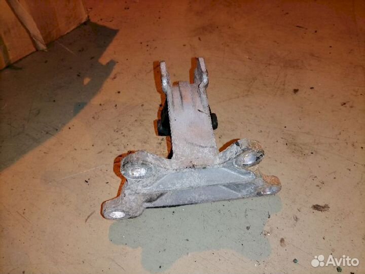 Опора двигателя (подушка двс) левая MR272744 Mitsu