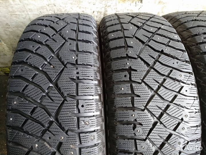 Nitto Therma Spike 225/65 R17 106T