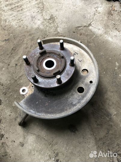 Кулак поворотный левый Форд Рейнджер Мазда Вт50