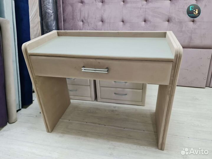 Туалетный столик