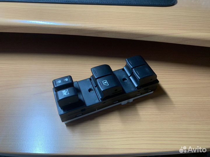 Блок управления стеклоподъемниками Ниссан / Nissan