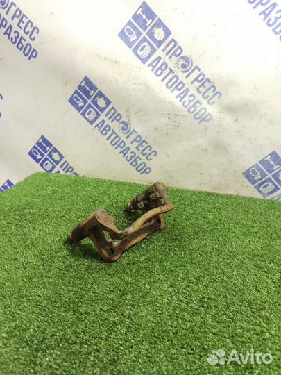 Скоба суппорта задняя правая Toyota Corolla