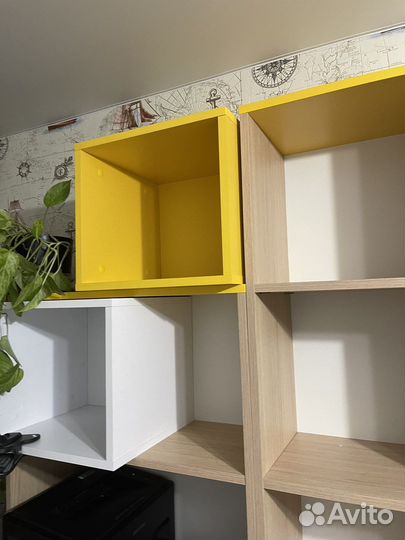 Угловой письменный стол с полками