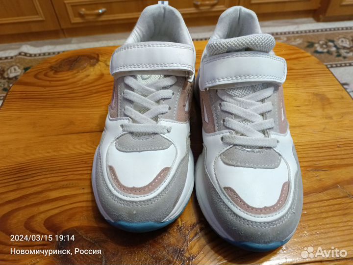 Детские кроссовки