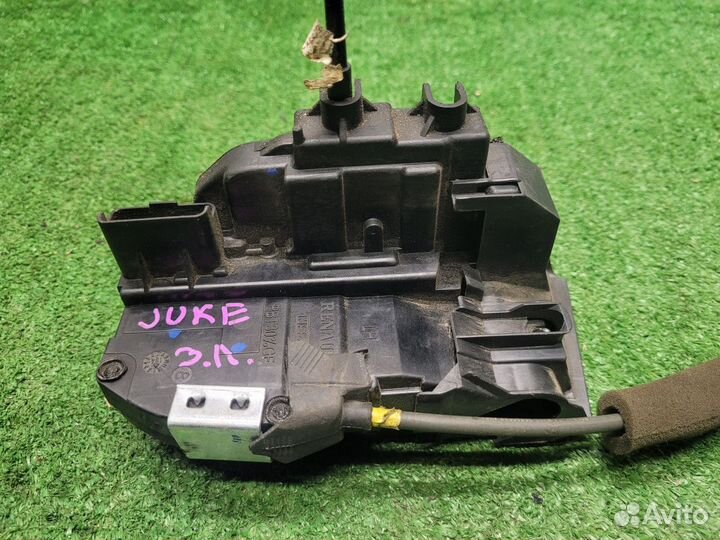 Замок двери задней левой на Nissan Juke