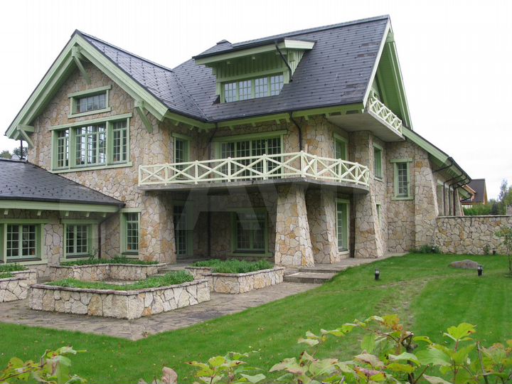 Дом 1243,5 м² на участке 97 сот.